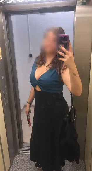 Amira, 35