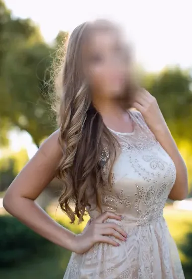 Amira, 29