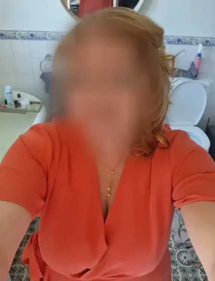 Büsra, 38