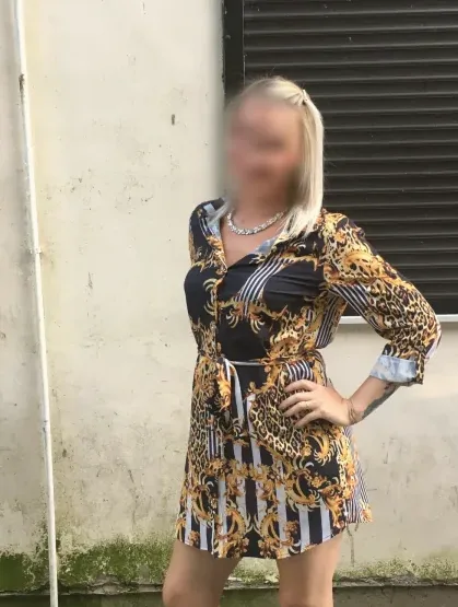 Julia, 34