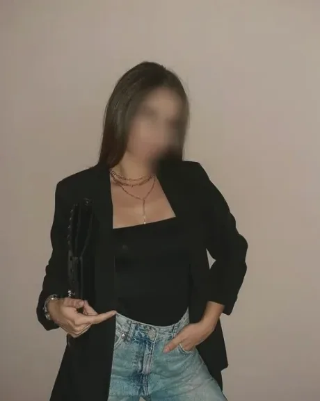 Leonie, 35