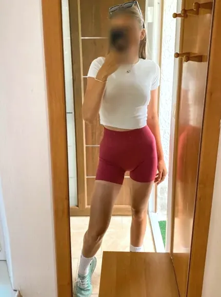 Marie, 27