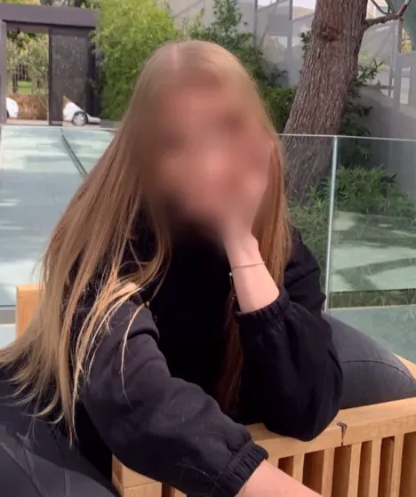Neele, 34