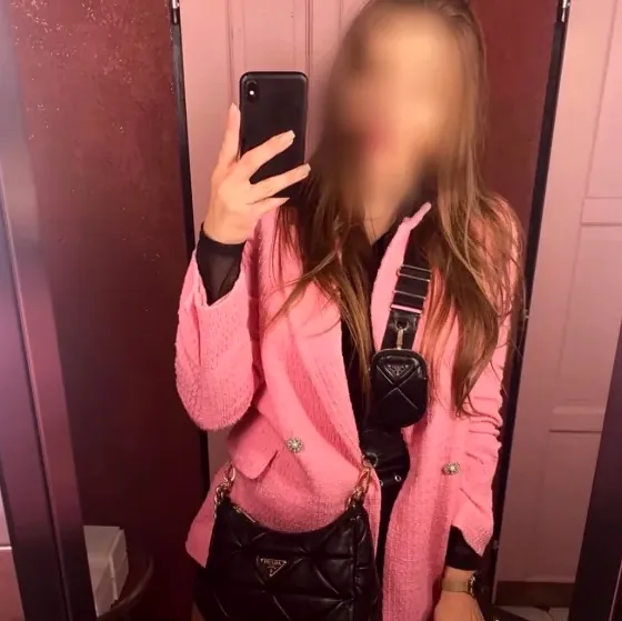 Nina, 33