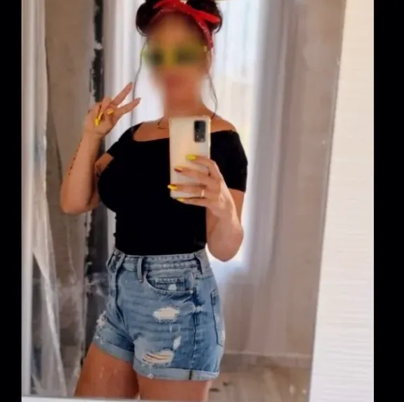 Sarah, 37